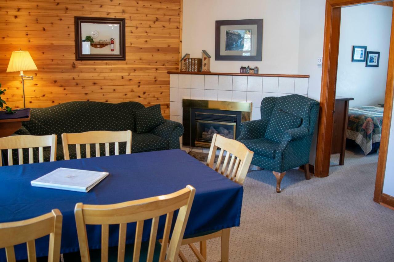 Crandell Mountain Lodge Waterton Exterior foto